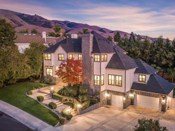 1910 Vinehill Circle