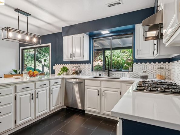 261 Benham, Martinez CA 94553