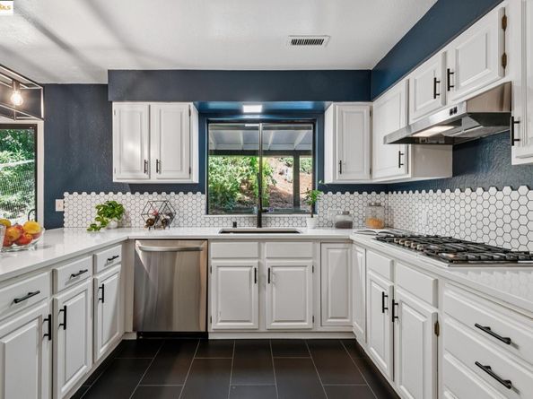261 Benham, Martinez CA 94553