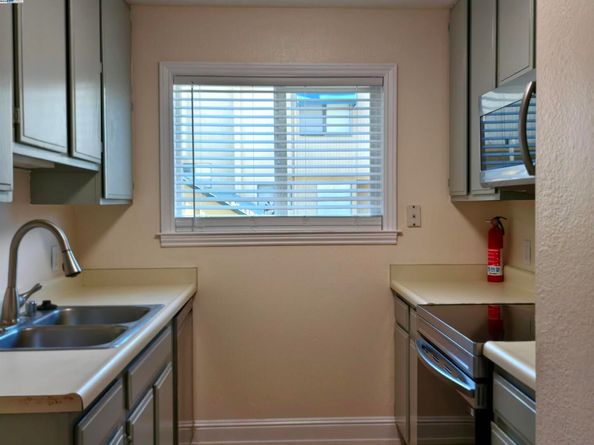 1005 Imperial PL, Hayward CA 94541