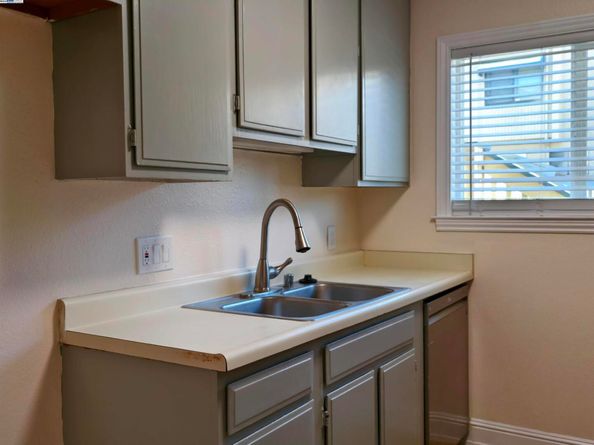 1005 Imperial PL, Hayward CA 94541