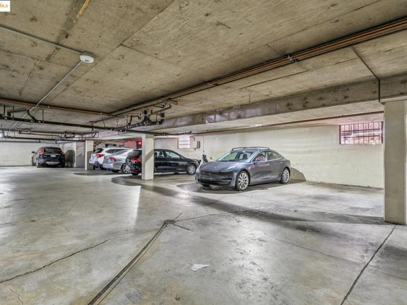 375 Jayne Ave 402, Oakland CA 94610