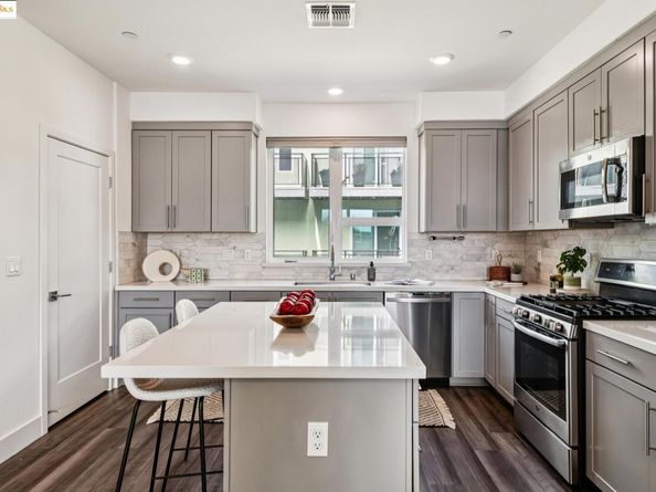 985 41St St 140, Oakland CA 94608