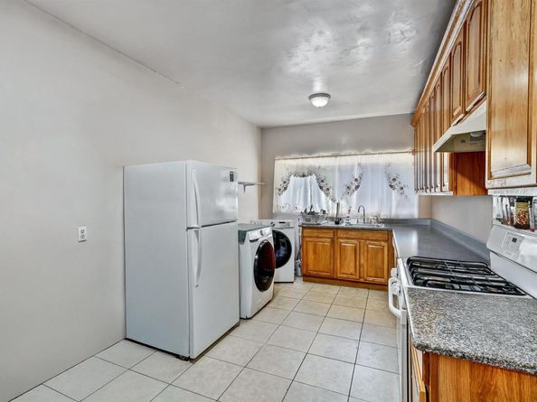 1390 Highland Blvd, Hayward CA 94542