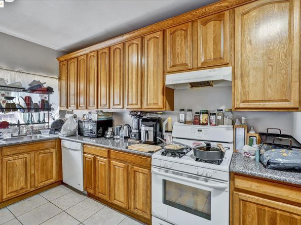 1390 Highland Blvd, Hayward CA 94542