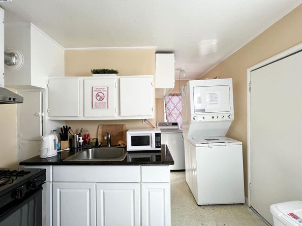 9325 Hillside St, Oakland CA 94603
