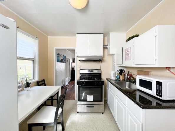 9325 Hillside St, Oakland CA 94603