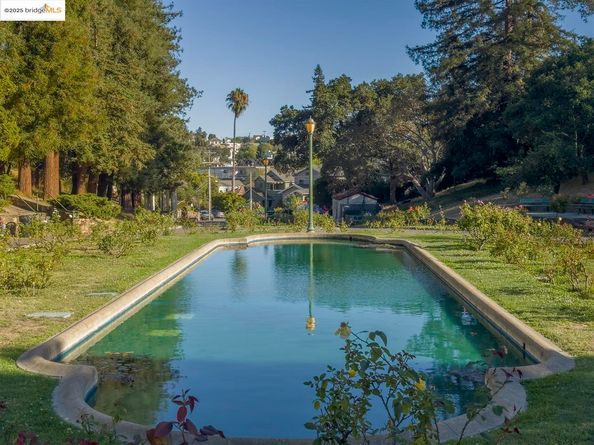 3317 Harrison St, Oakland CA 94611