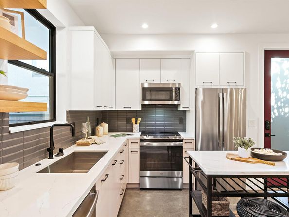 3317 Harrison St, Oakland CA 94611