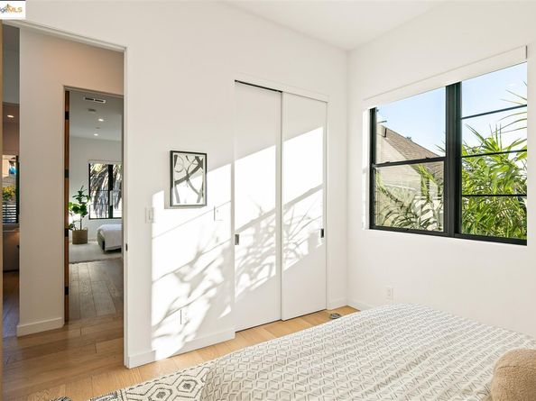 3317 Harrison St, Oakland CA 94611