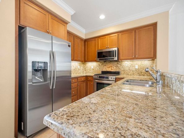 185 Heligan Ln 9, Livermore CA 94551