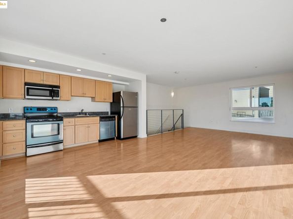 485 W Macarthur Blvd 407, Oakland CA 94609