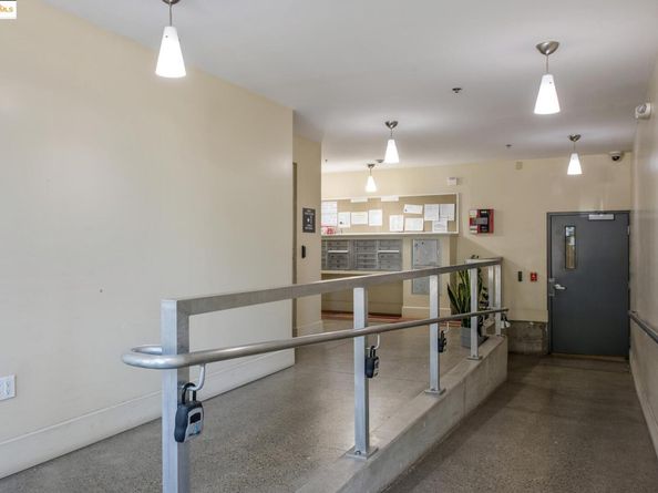 485 W Macarthur Blvd 407, Oakland CA 94609