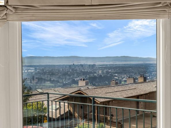 39 Starview Dr, Oakland CA 94618