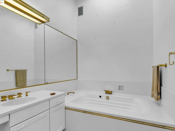 39 Starview Dr, Oakland CA 94618