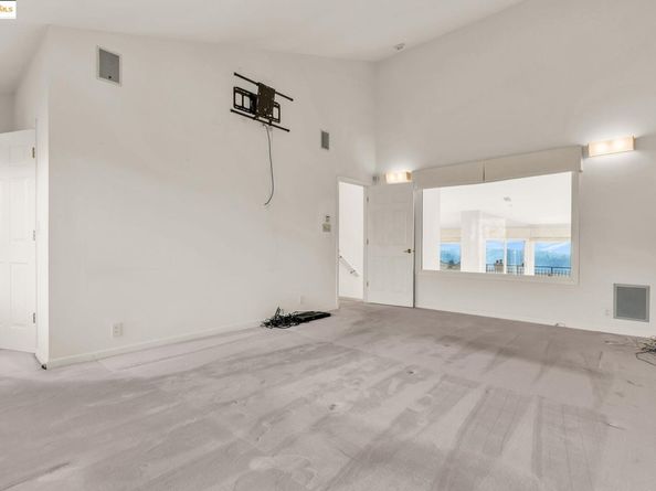 39 Starview Dr, Oakland CA 94618