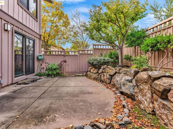 39 Starview Dr, Oakland CA 94618