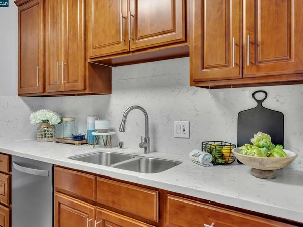 2137 Otis Dr 111, Alameda CA 94501