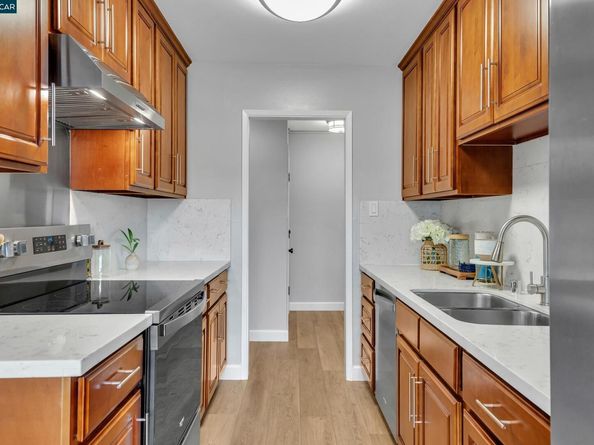 2137 Otis Dr 111, Alameda CA 94501