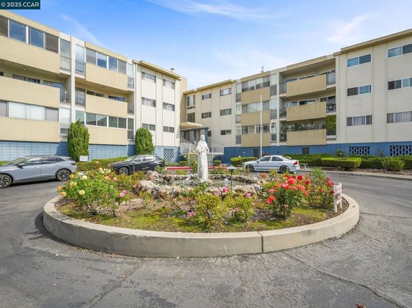 2137 Otis Dr 111, Alameda CA 94501