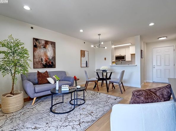 685 Dartmore Ln 365, Hayward CA 94544