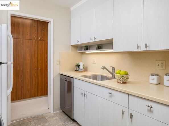 7 Commodore Drive A460, Emeryville CA 94608