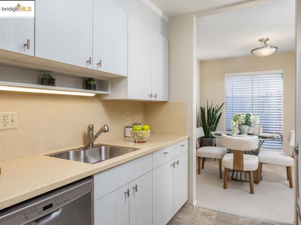 7 Commodore Drive A460, Emeryville CA 94608