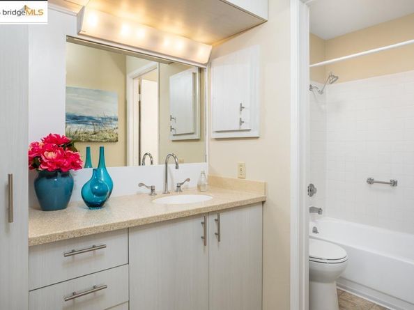 7 Commodore Drive A460, Emeryville CA 94608