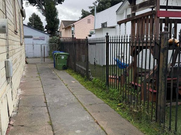 2014 100th  Ave, Oakland CA 94603