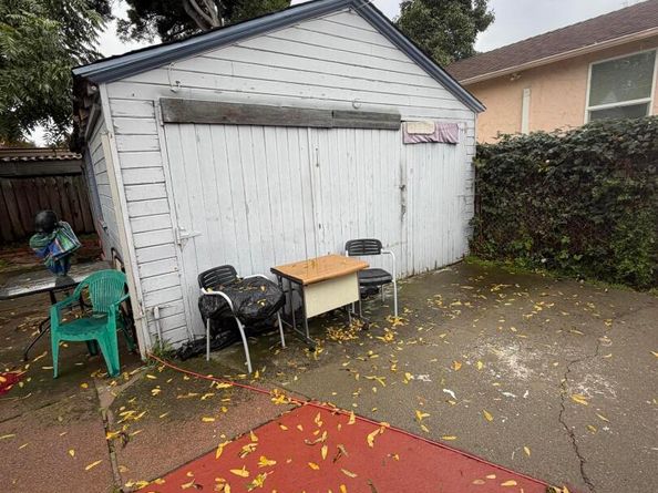 2014 100th  Ave, Oakland CA 94603