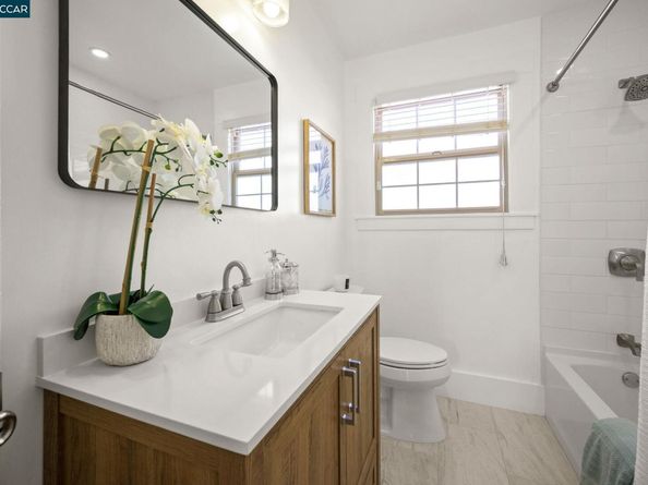 3927 Aqua Vista St, Oakland CA 94601