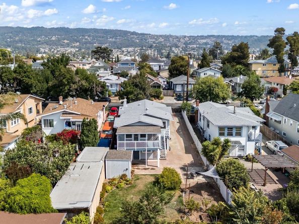 3927 Aqua Vista St, Oakland CA 94601