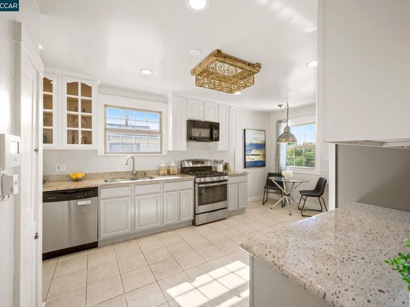 3927 Aqua Vista St, Oakland CA 94601