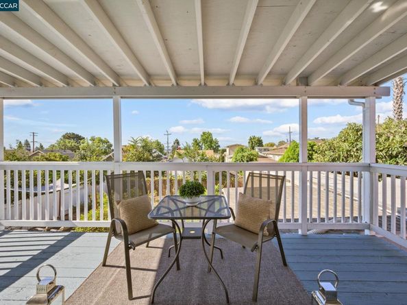 3927 Aqua Vista St, Oakland CA 94601