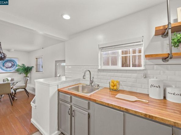 3927 Aqua Vista St, Oakland CA 94601
