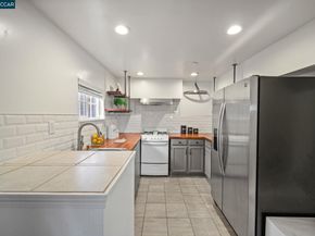 3927 Aqua Vista St, Oakland CA 94601