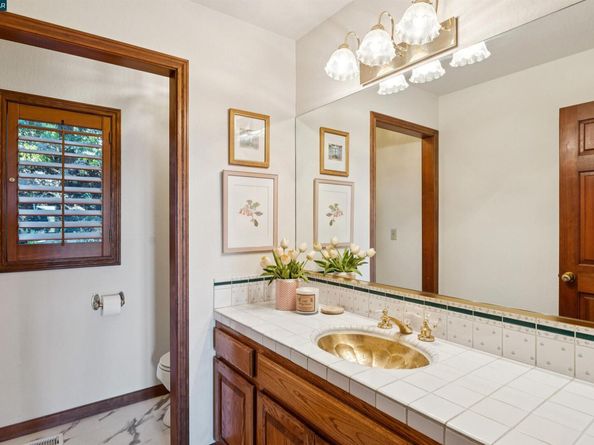 85 La Cuesta Drive, Orinda CA 94563