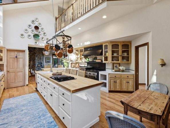 85 La Cuesta Drive, Orinda CA 94563