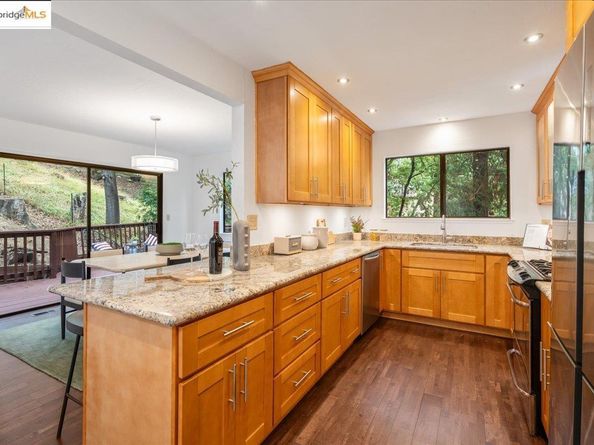 6861 Saroni Dr, Oakland CA 94611