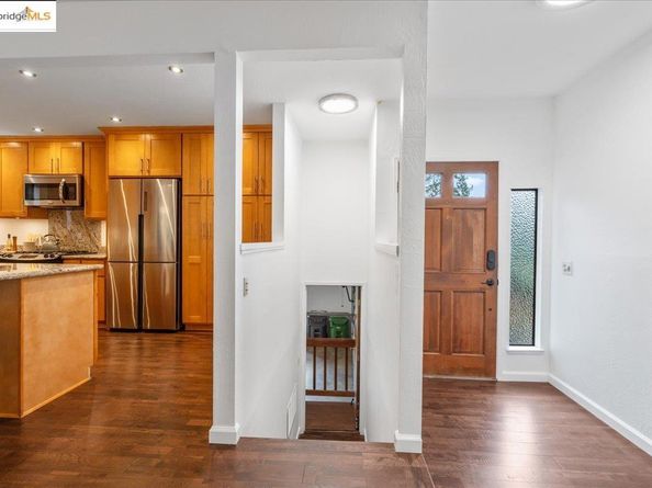 6861 Saroni Dr, Oakland CA 94611