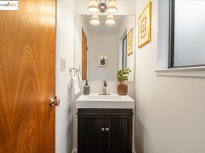 6861 Saroni Dr, Oakland CA 94611