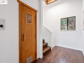 6861 Saroni Dr, Oakland CA 94611