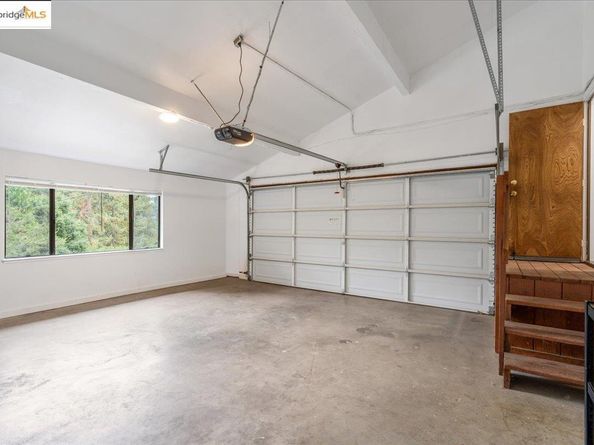 6861 Saroni Dr, Oakland CA 94611