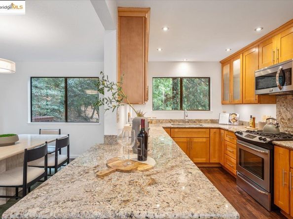 6861 Saroni Dr, Oakland CA 94611