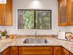 6861 Saroni Dr, Oakland CA 94611