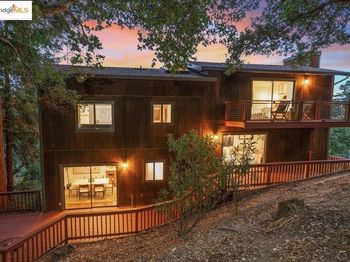 6861 Saroni Dr