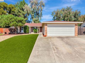 2404 Maraschino Pl