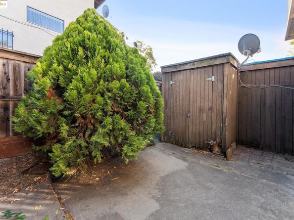 9663 Elmview, Oakland CA 94603