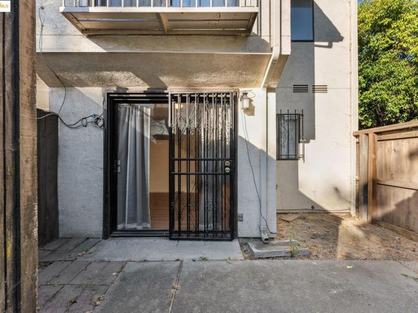 9663 Elmview, Oakland CA 94603