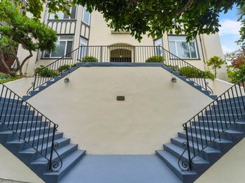 1925 Leavenworth St